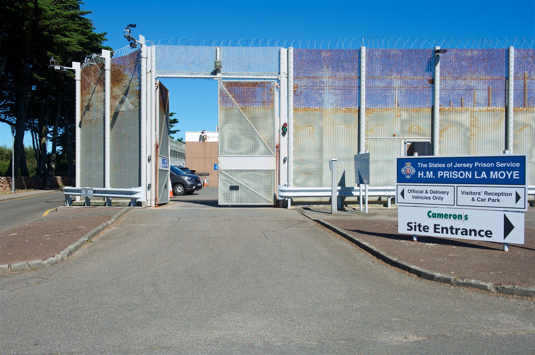 La_Moye_prison_entrance.jpg