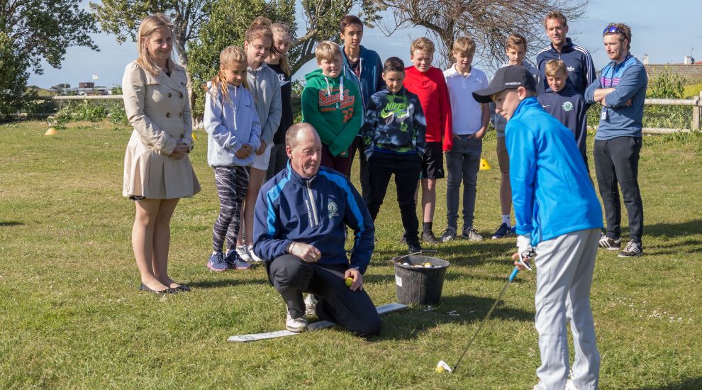 Young golfers prepare to take part in ABN AMRO Inter Schools Cup