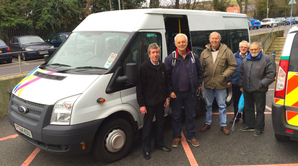 Travelling cancer patients to benefit from new minibus