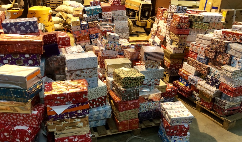 WATCH: Charity sends over 3,000 Christmas shoeboxes to Romania ...