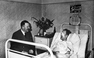 General_Rudolf_Schmundt_in_hospital_after_the_explosion_with_Hitler_visiting_him.jpg