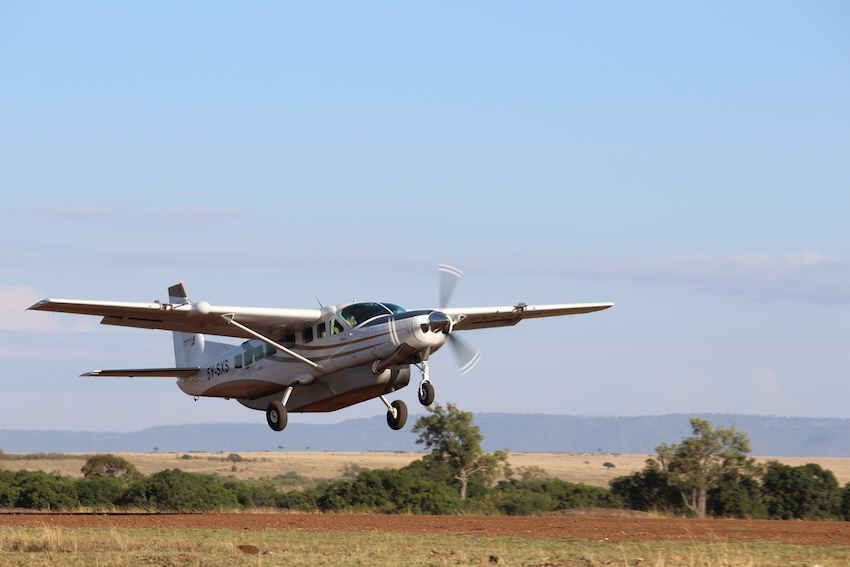 Scenic_Air_Safaris_take_off_Masai_Mara.jpg