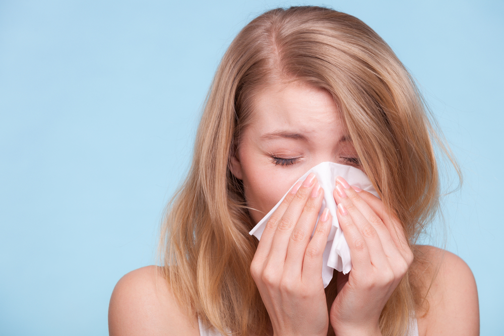 sneeze_flu_cold_tissue.jpg