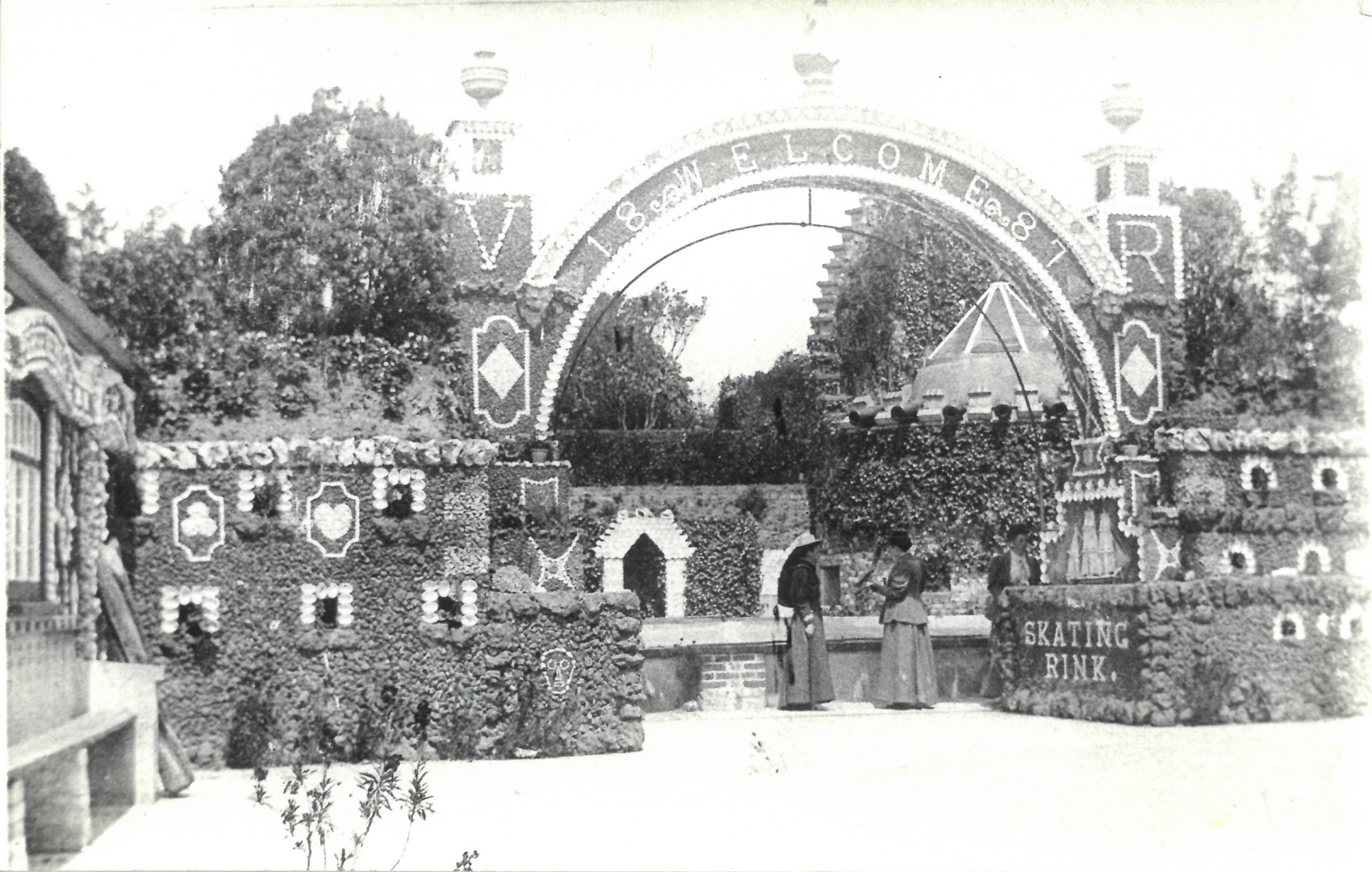 Postcard_showing_the_Golden_Jubilee_arch_at_Troglodyte_Caves_Jersey_Heritage.jpg
