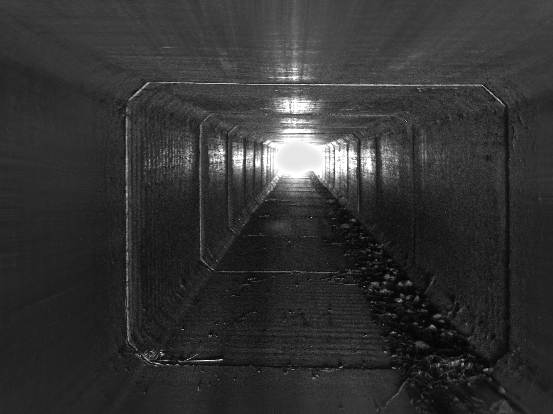 tunnel-1728126_1920.jpg