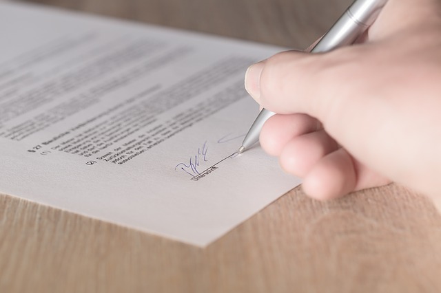 contract lease signature