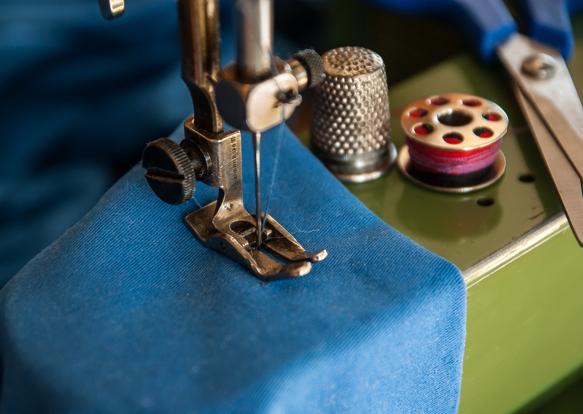 sewing-machine-1369658_1920.jpg