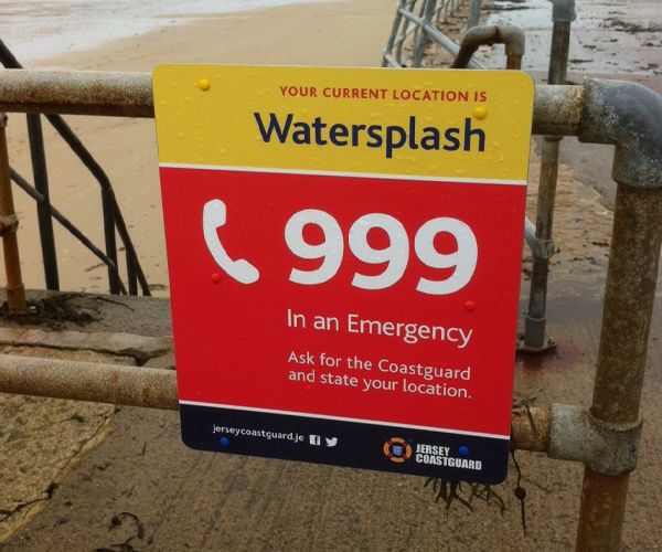 New Signs for Reporting Emergency Incidents Installed along St Ouen’s Bay