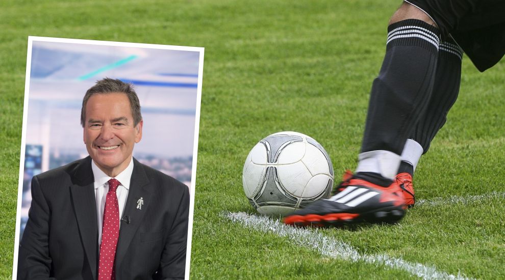 'Unbelievable Jeff' to fly in for end-of-season football awards