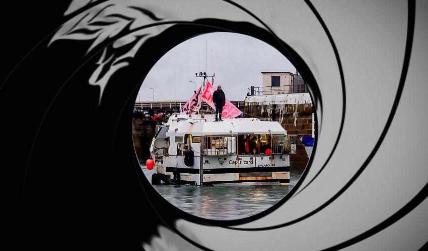 NEWS EYE: Next Bond film revealed: 007 - Licensed to Fish
