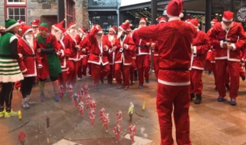 Record number of Santas get ready to dash