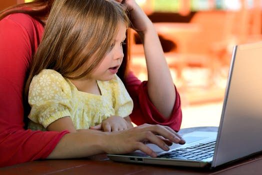 Eat lunch while keeping your children safe online
