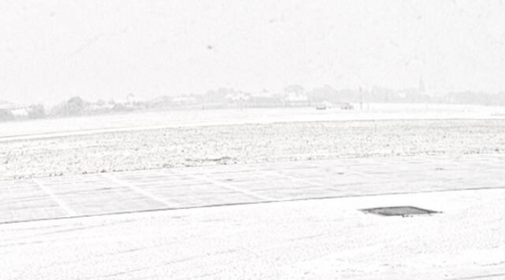 Snow leads to delayed flights but runway now open