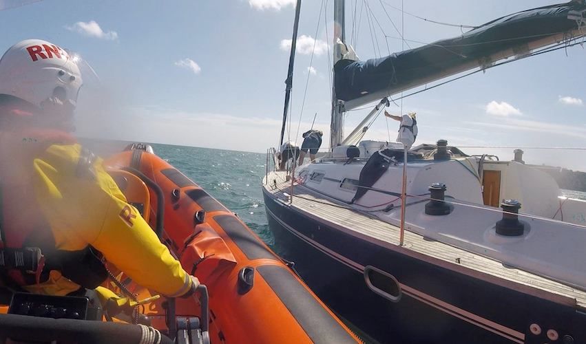 Lifeboat tows 40ft yacht after steering struggles
