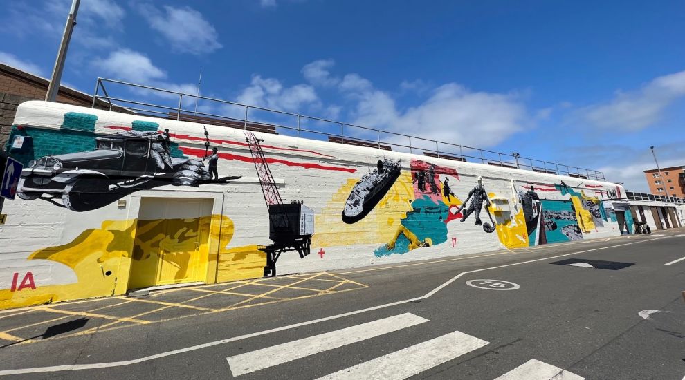 Last chance to look behind the scenes of the Albert Pier mural