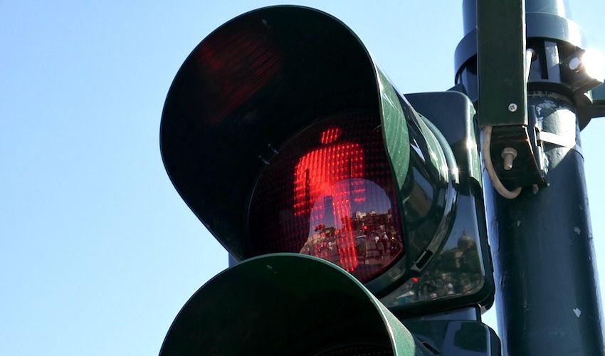 Police seek red light runner