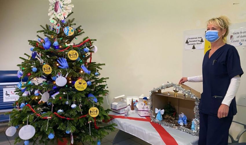 PCR on earth! Testing team spreads Christmas cheer