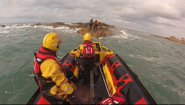 Stranded holidaymaker rescued from rocks at Corbière