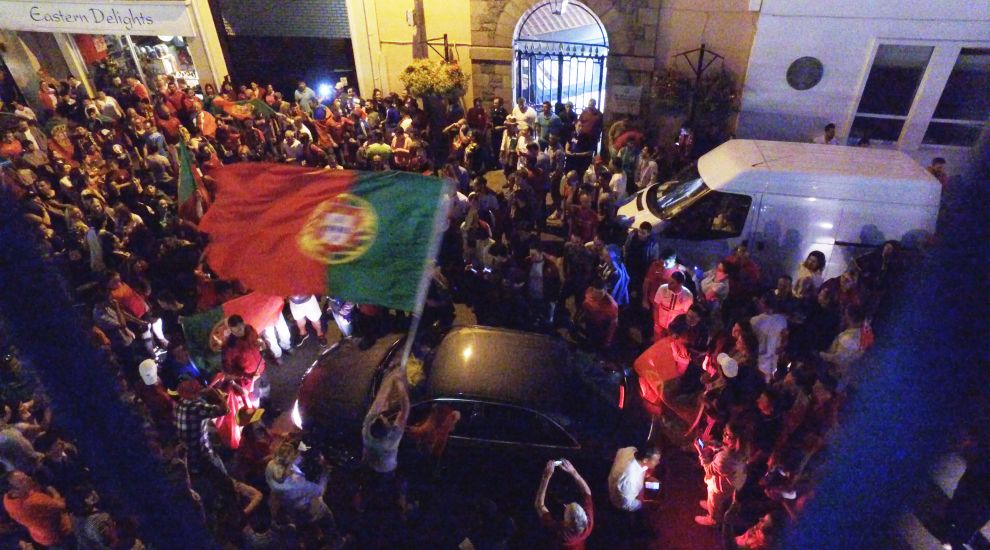 Video: Portuguese Party - football fans celebrate