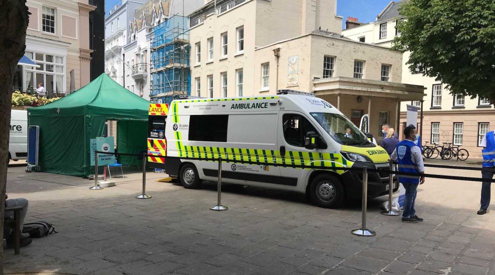 30 people grab a jab in Royal Square pop-up