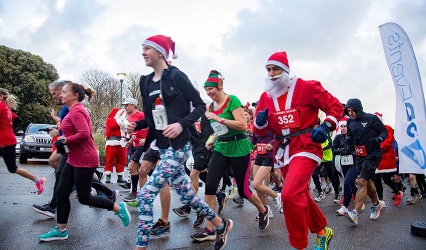 Dashers raise £5,000 for Durrell at festive fun run