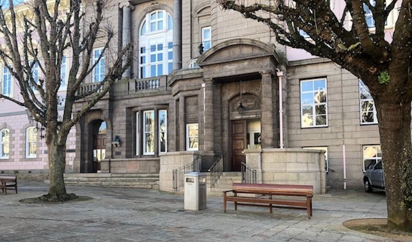 Man cleared of strangle attack on woman