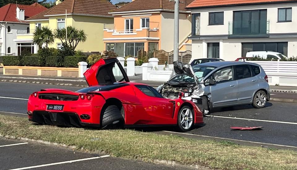 WATCH: Major tailbacks as Ferrari and Honda crash on the Avenue