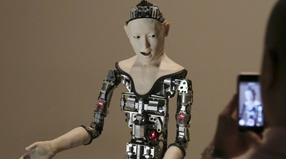 Creepily realistic Japanese robot can move, make facial expressions and sing all on its own