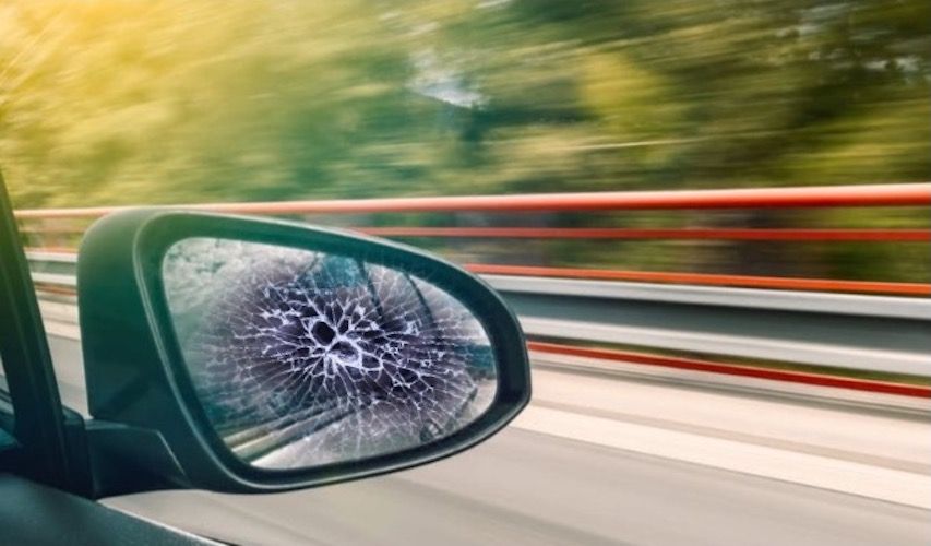 Colliding vehicles in mirror smash