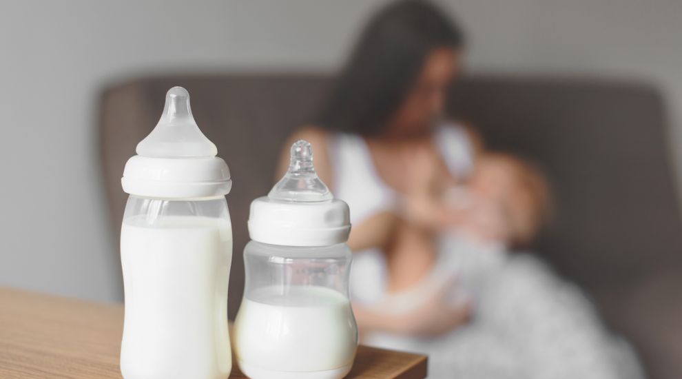 Breastfeeding mums and newborns invited to new weekly clinics