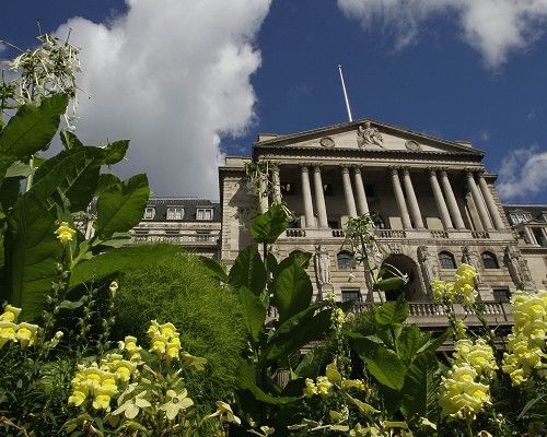 Hunt for rates clue in Bank report