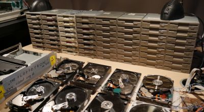 This amazing contraption plays pop songs using floppy disk drives and scanners