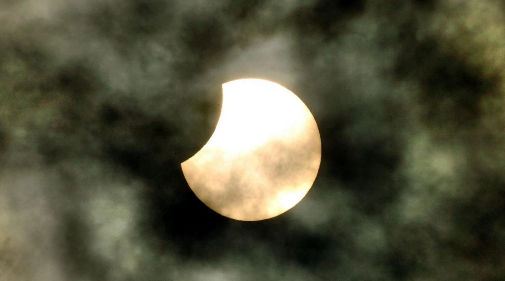 Twitter now has a totality emoji to celebrate the solar eclipse