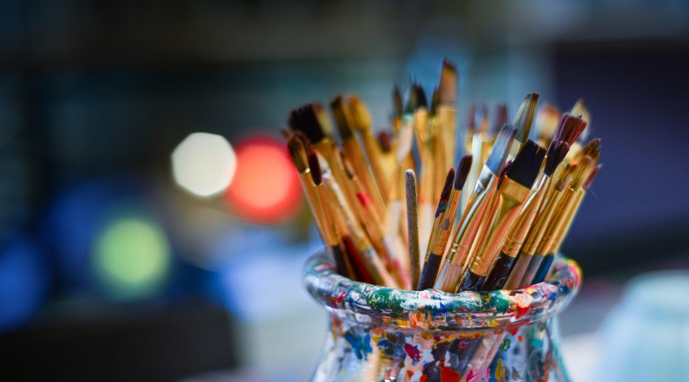 Arts charity to start art therapy training