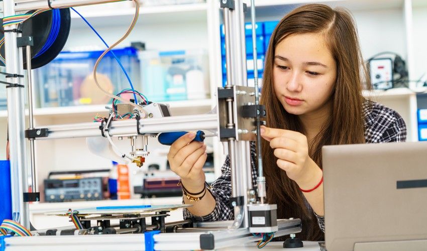 £1.5k bursaries launched to inspire girls to go into STEM