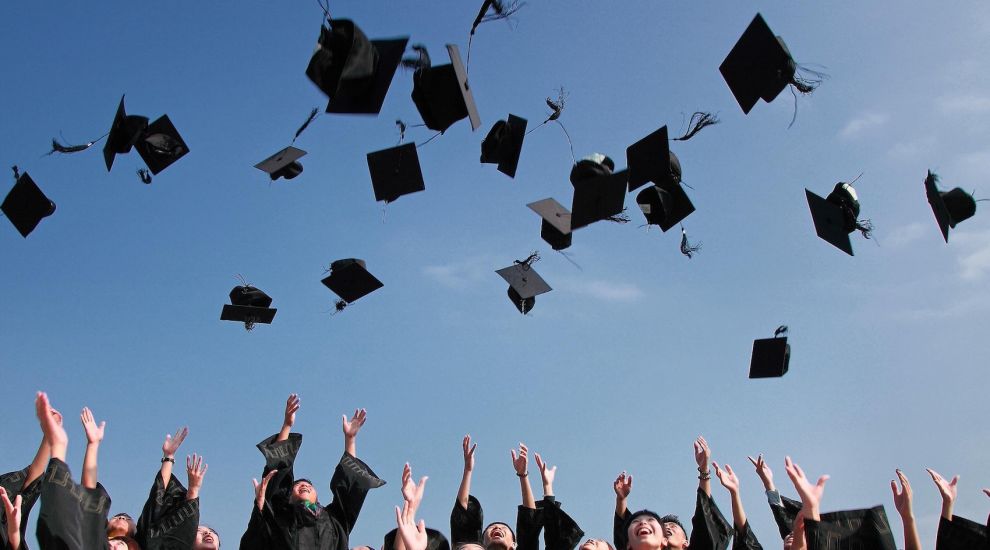 Gov could do more to win back uni graduates, report says