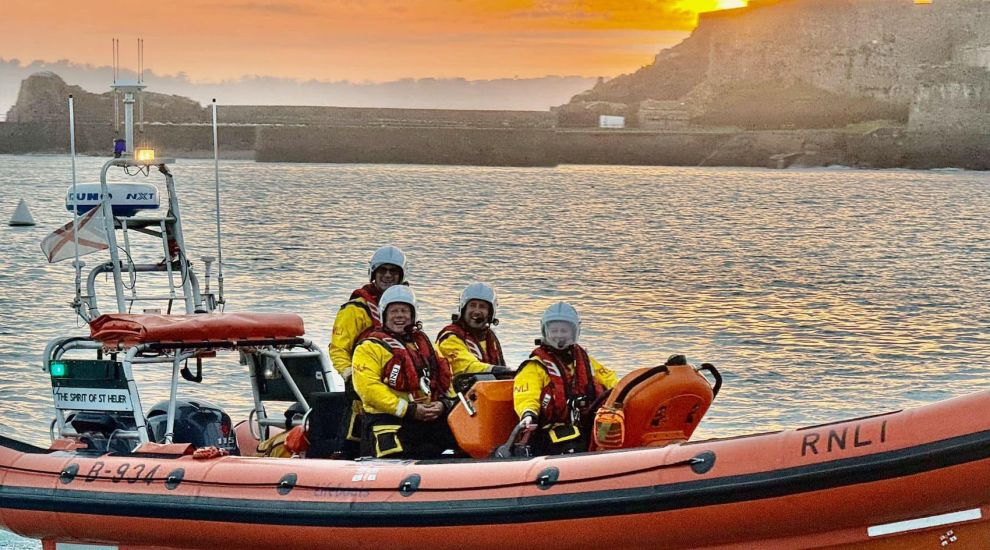 Warning after stranded islanders rescued from castle and Green Island
