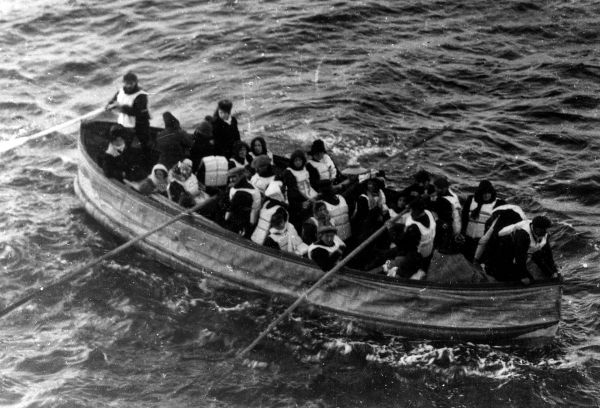 Titanic_lifeboat.jpg