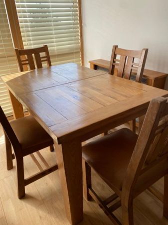 Dining room table and 4 chairs ( Extending ) Solid oak
