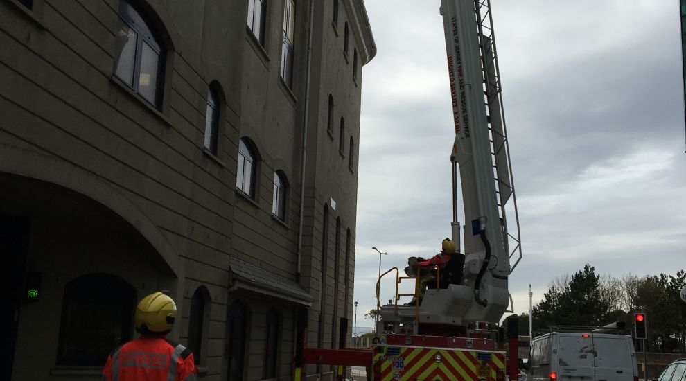 Dangerous slates removed by firefighters