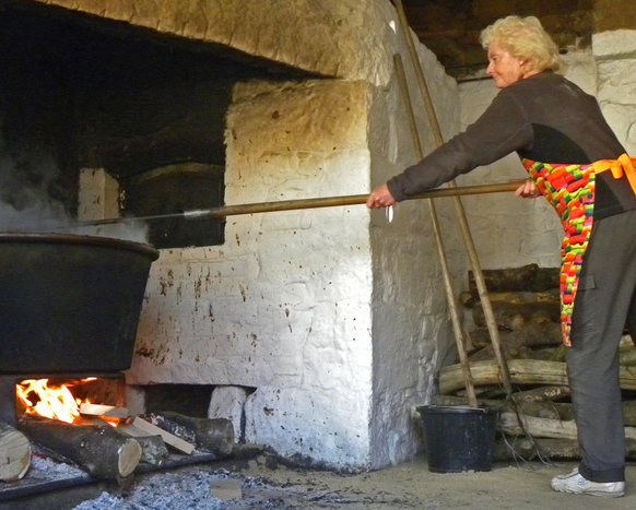 black_butter_stirring_2.jpg