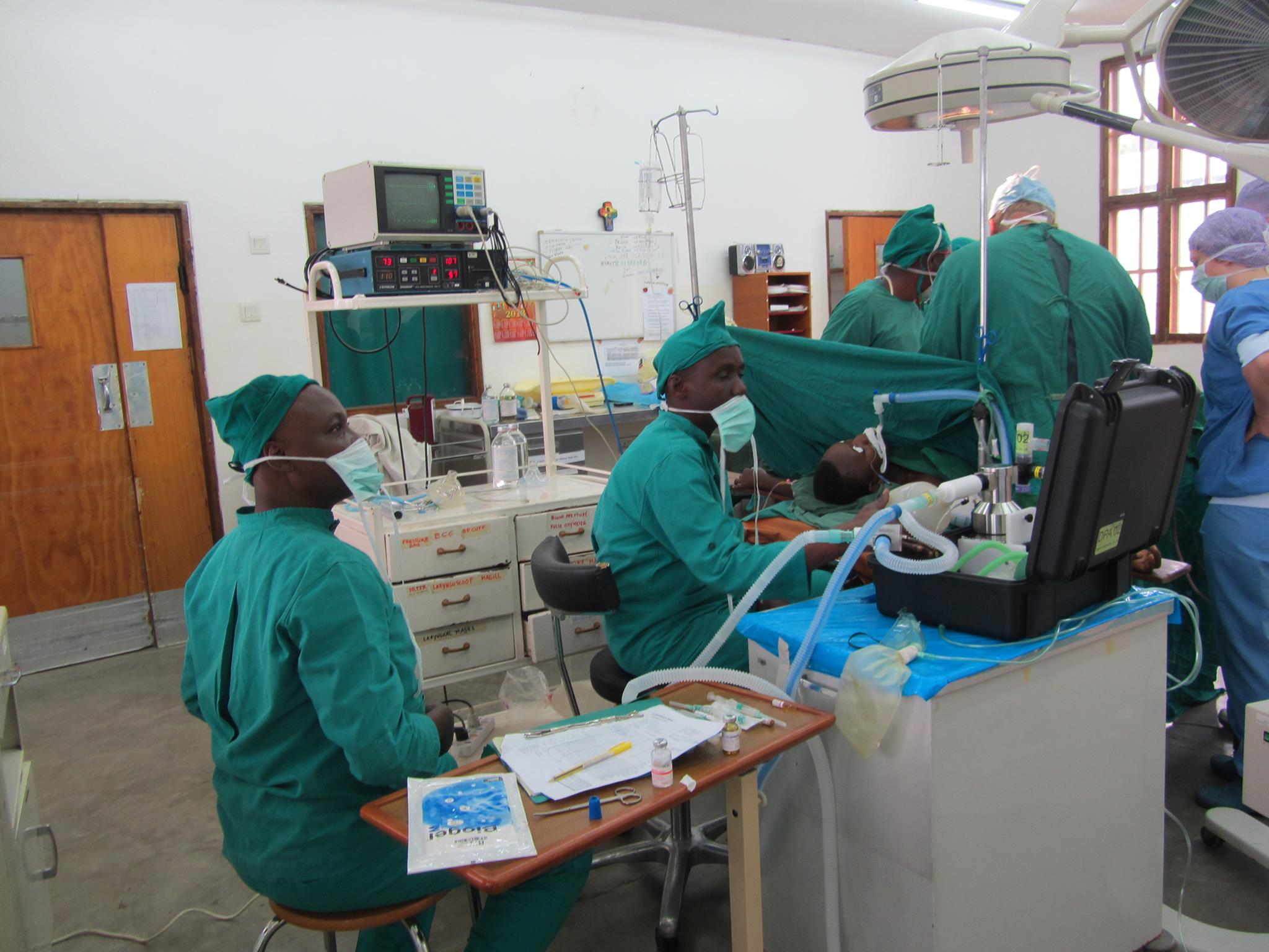 Diamedica DPA02_portable_anaesthesia_machine_in_use.jpg