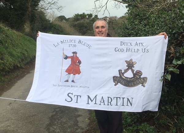 Nigel_Smith_with_the_flag.jpg