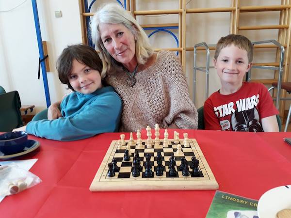 Old_and_young_chess.jpg