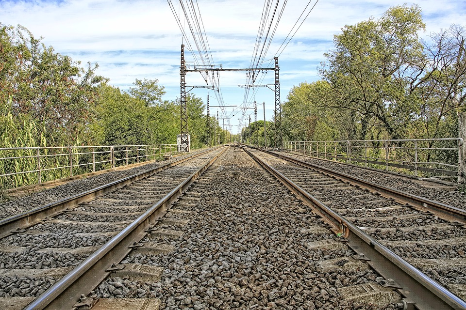 railwaytrain.jpg