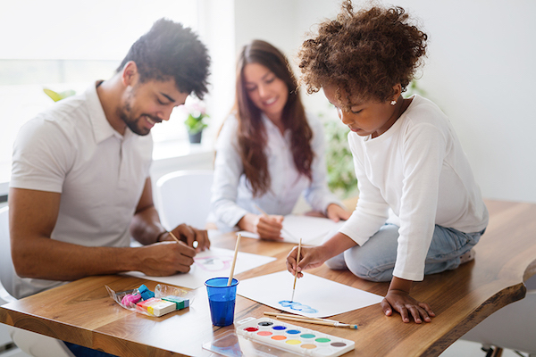 ARTS_PHOTO_web_-_mother-and-father-drawing-together-with-their-T4SXQ2Z.jpg