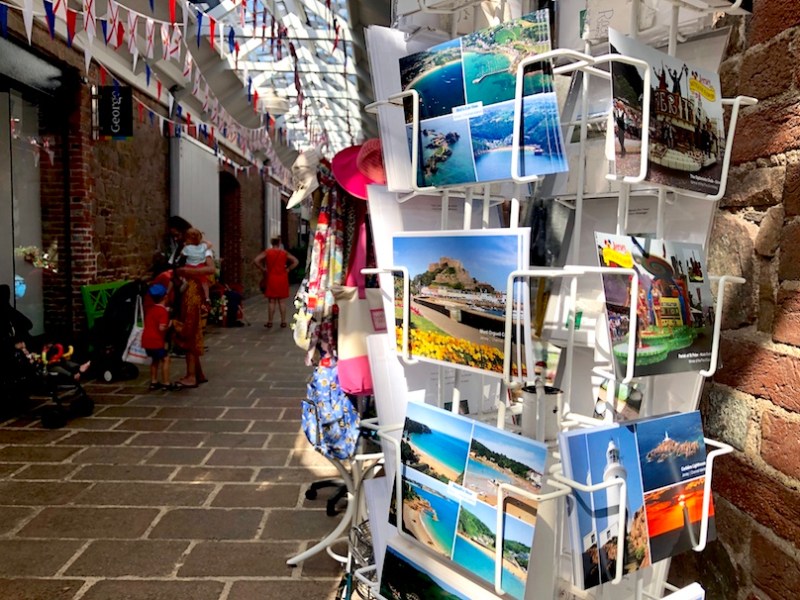 holidaytraveltourismpostcards.jpg