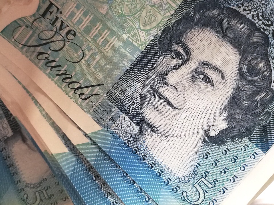 pounds_money_fiver_cash.jpg