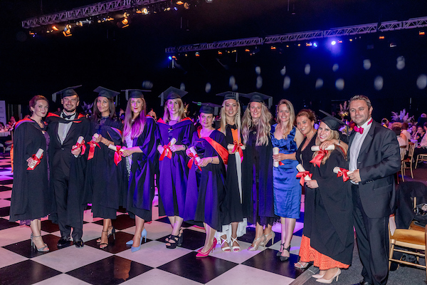 Graduates_New_Associates_and_New_Fellow.jpg