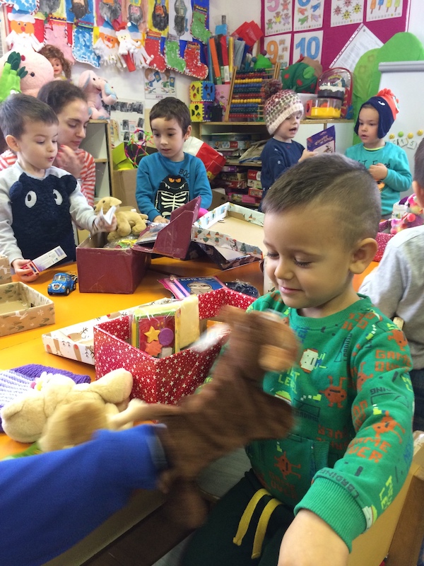 16Christmas_shoebox_appeal